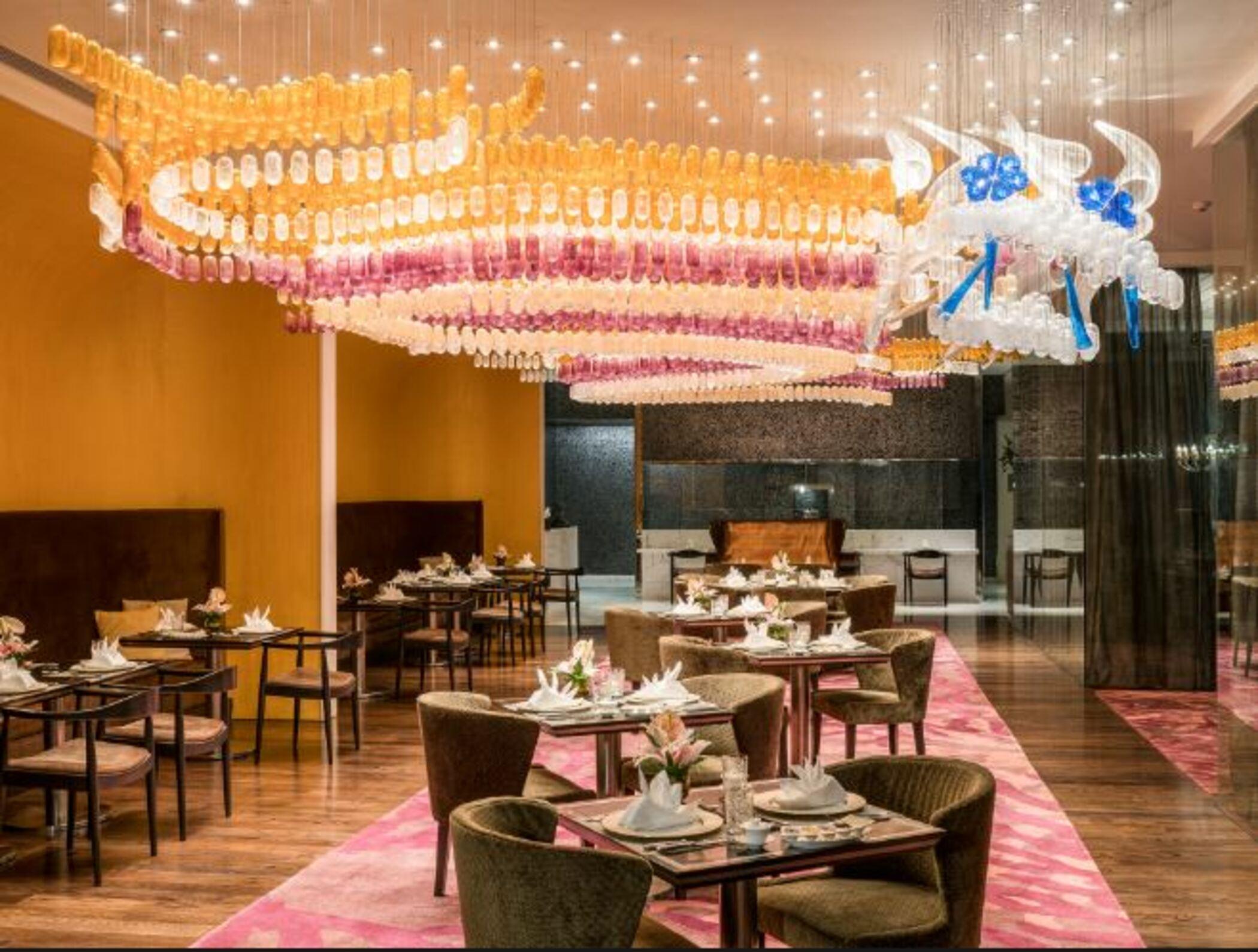Taj Lands End Hotel Mumbai Exterior photo The restaurant