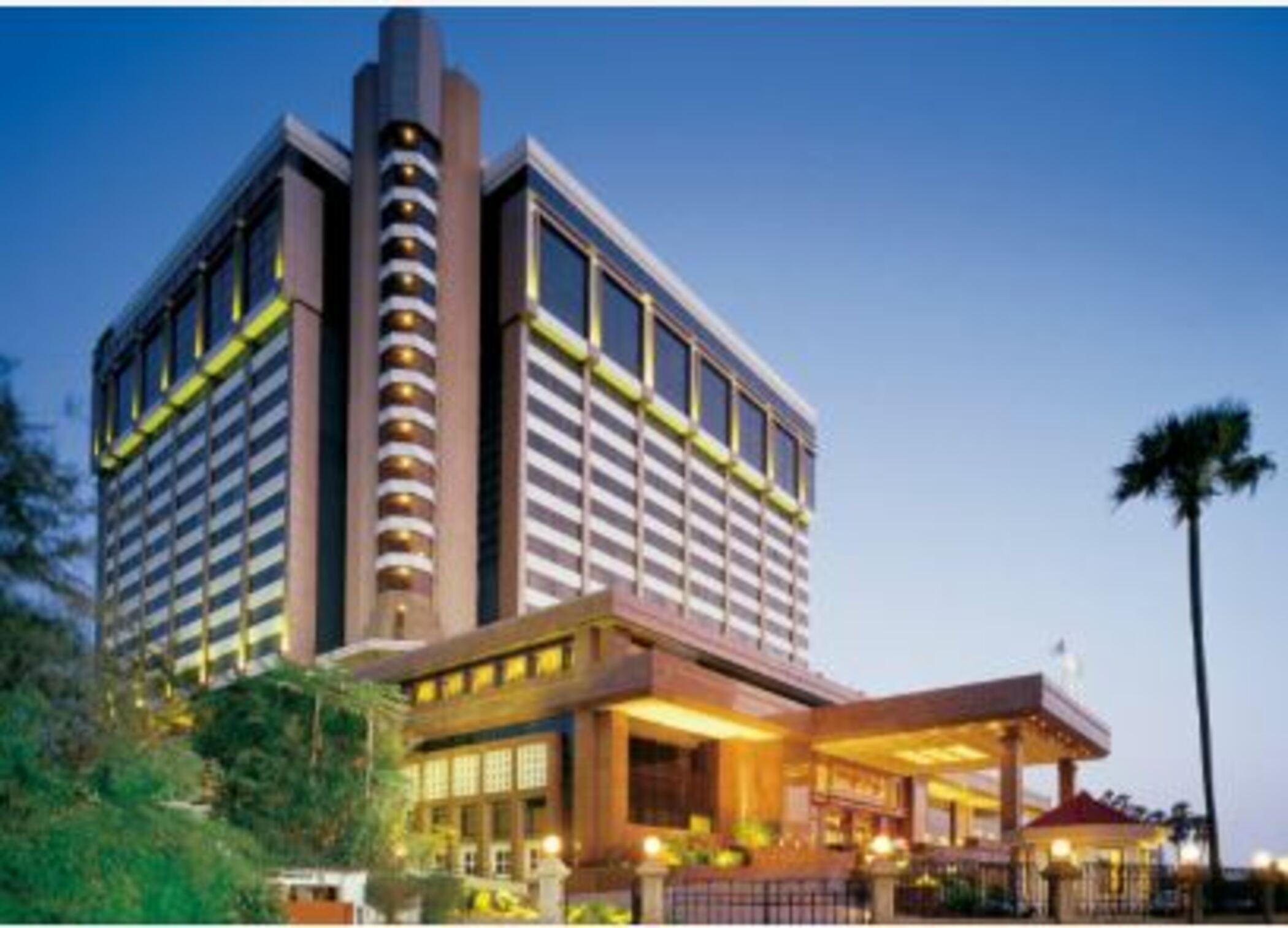 Taj Lands End Hotel Mumbai Exterior photo The Taj Mahal Palace, Mumbai