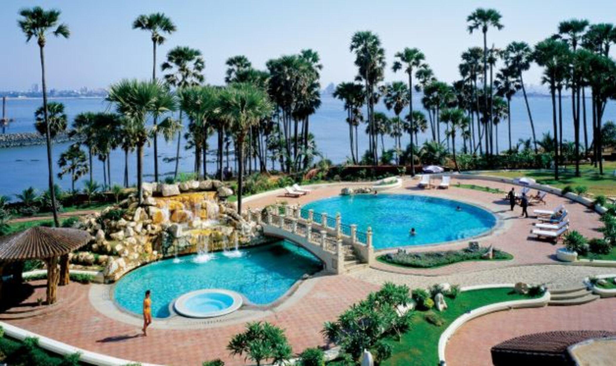 Taj Lands End Hotel Mumbai Facilities photo The pool at the Taj Bengal