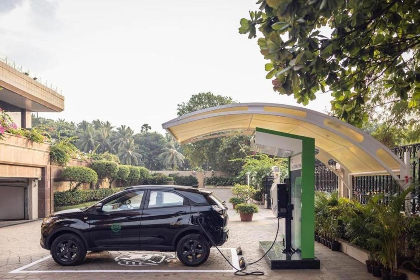Taj Lands End Hotel Mumbai Exterior photo Tata Nexon EV
