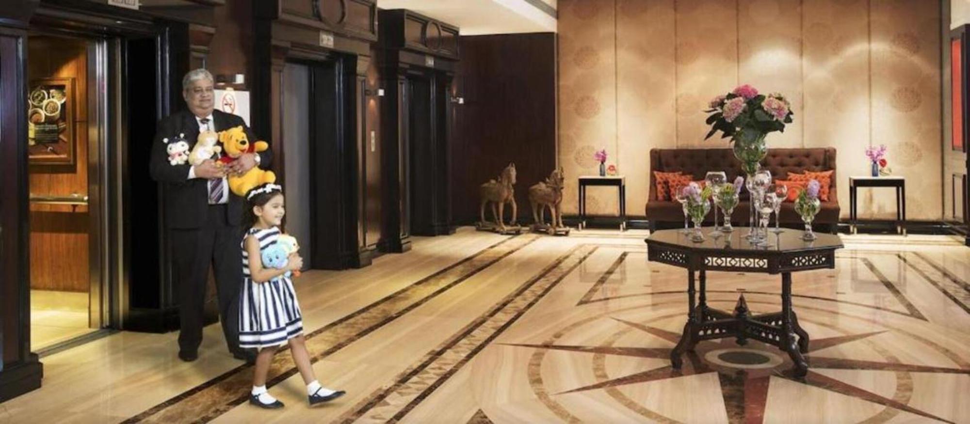 Taj Lands End Hotel Mumbai Exterior photo Lobby