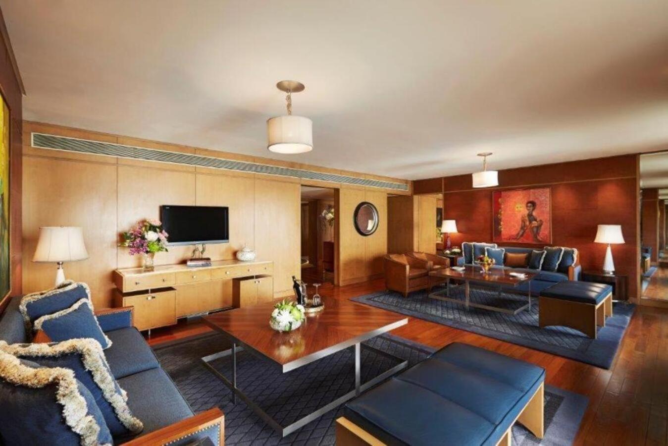 Taj Lands End Hotel Mumbai Exterior photo A suite at the Mandarin Oriental, New York