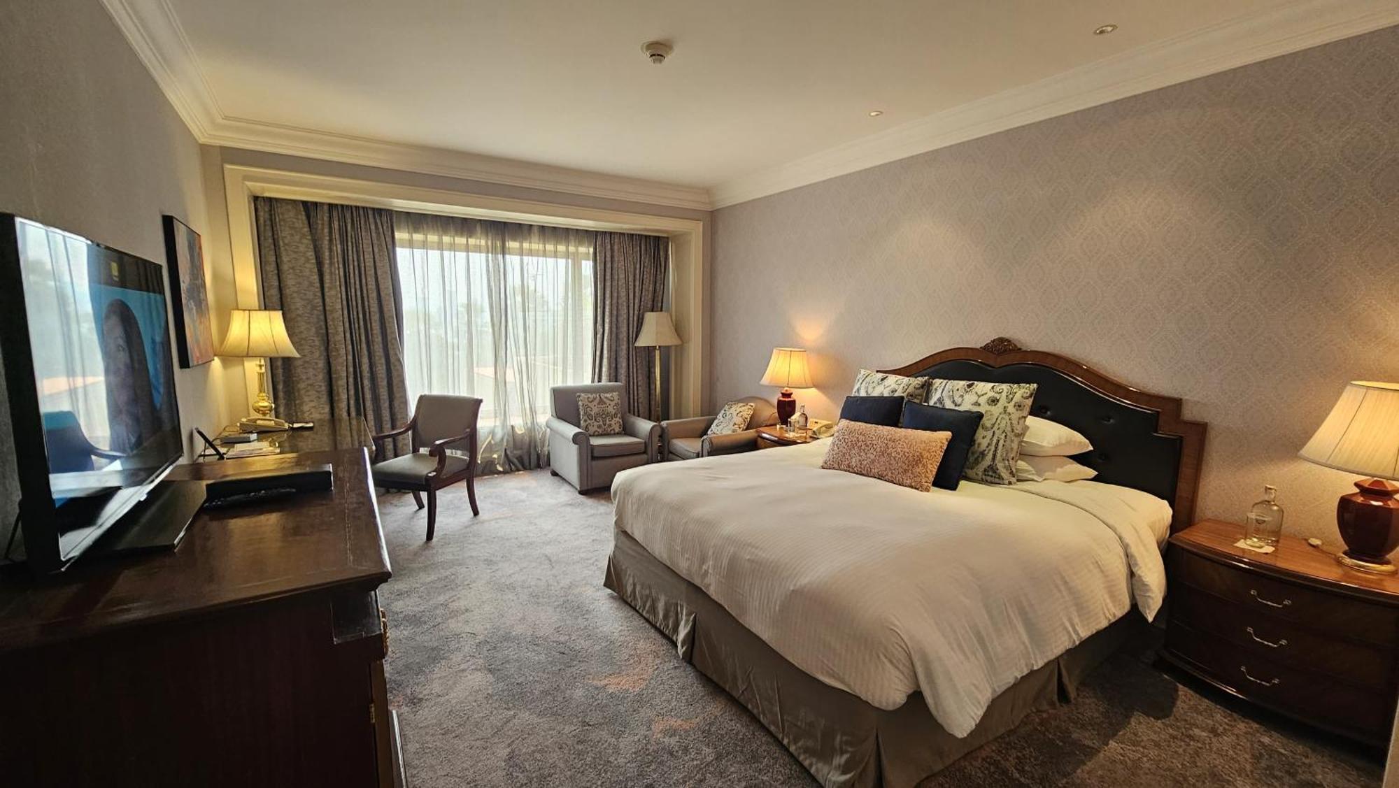 Taj Lands End Hotel Mumbai Exterior photo Deluxe room
