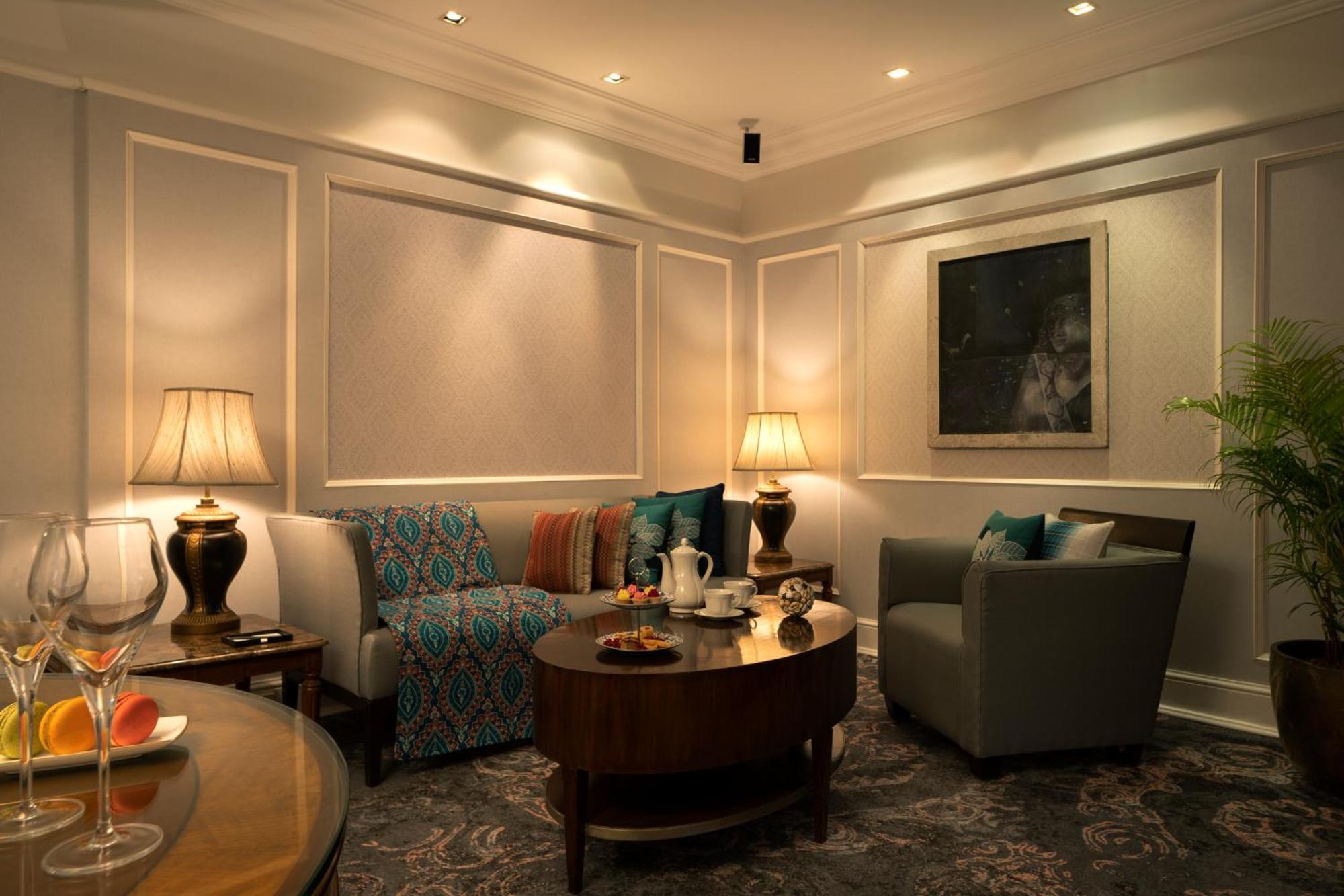 Taj Lands End Hotel Mumbai Exterior photo A living room with indirect lighting