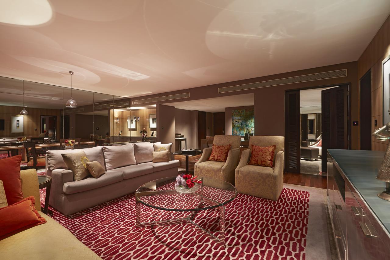 Taj Lands End Hotel Mumbai Exterior photo A suite at The Oberoi Mumbai