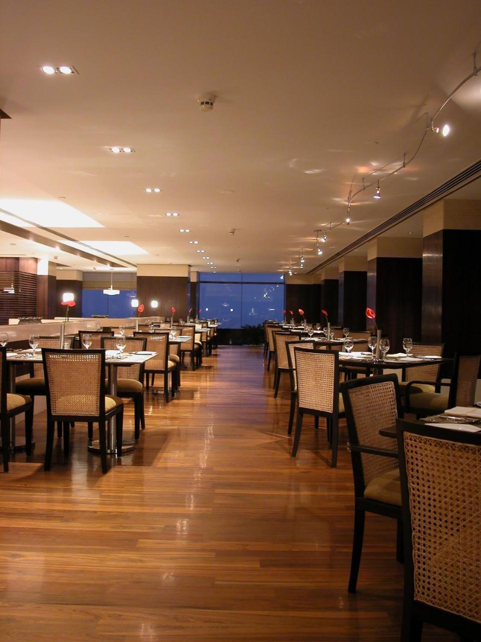 Taj Lands End Hotel Mumbai Exterior photo The interior of the restaurant