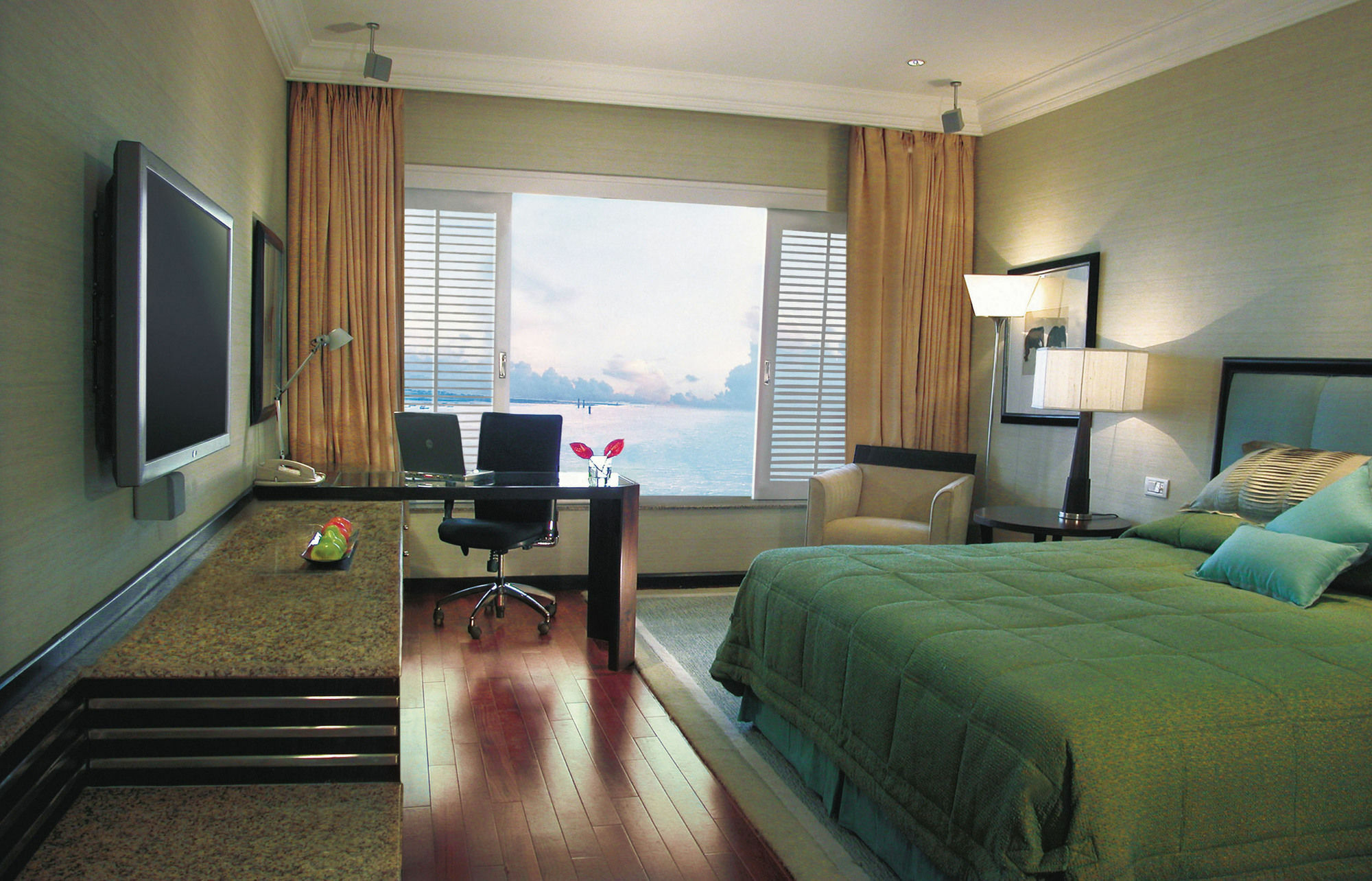 Taj Lands End Hotel Mumbai Room photo A typical hotel room